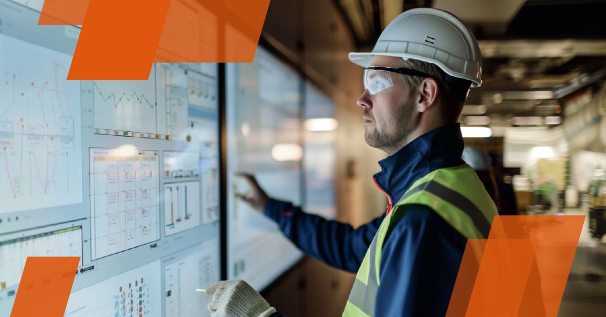 Työntekijä tutkii isoa näyttöä