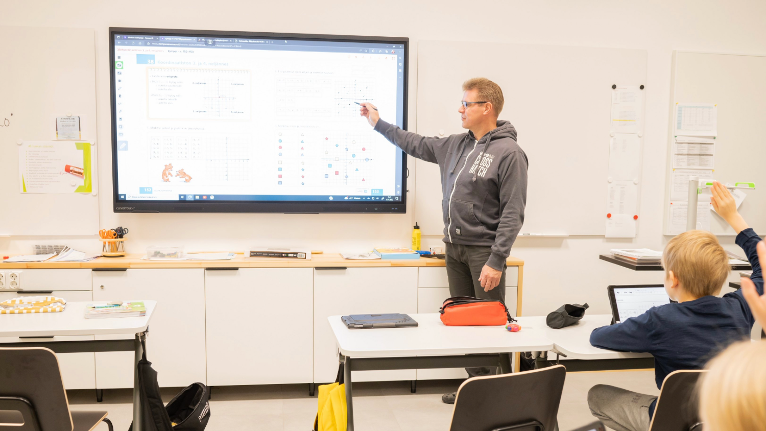 Clevertouch-kosketusnäyttö-opetukseen